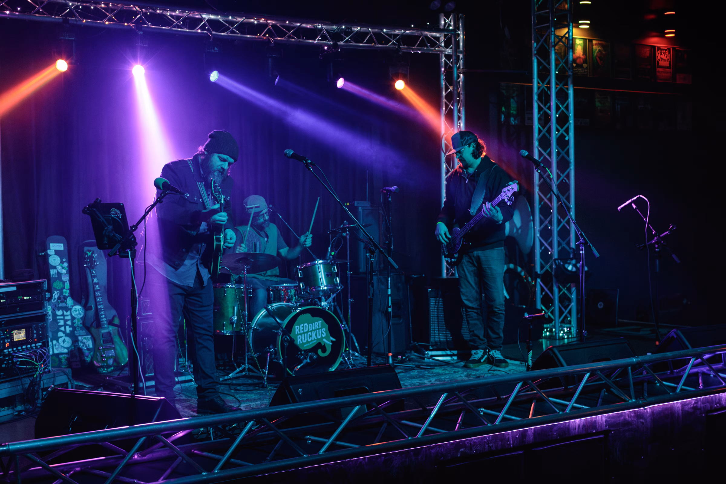 Ryder Theives Hit The Lost on Main Stage!